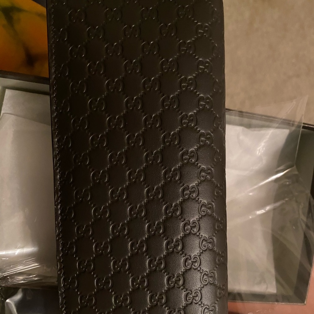 SOLD Authentic Gucci Microguccissima Wallet
